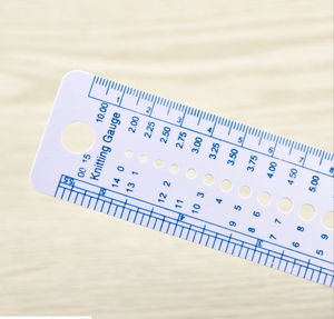 Лидер продаж, пластиковая линейка в форме вязания, инструменты для измерения, измеритель вязальной иглы/измерительная игла, инструмент для свитера - Product Image 3