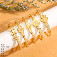 Bracelet jonc tendance en acier inoxydable plaqué or 18 carats, étanche, avec zircon et diverses fleurs (trèfle à quatre feuilles) pour femme - Vente en gros