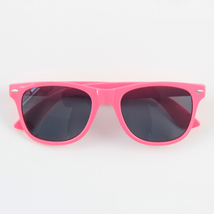 Lunettes de soleil promotionnelles pour garçons et filles, logo personnalisé, lunettes de soleil en plastique tendance, lunettes de soleil <span class=keywords><strong>pas</strong></span> chères pour enfants - Product Image 2