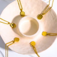 Collier avec pendentif rétro en forme de cercle de tarot en acier inoxydable plaqué or Collier avec pendentif unique soleil lune étoile pour filles