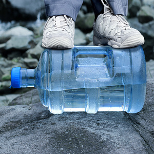Stock direct d'usine de bouteilles d'eau minérale de 5L pour distributeurs d'eau domestiques, bouteilles d'eau épaissies, eau purifiée - Product Image 1