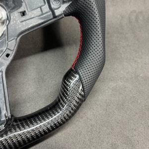 Volante de cuero de estilo deportivo modificado personalizado para Volkswagen <span class=keywords><strong>Golf</strong></span> MK5 MK6 MK7 con acentos de fibra de carbono - Product Image 4