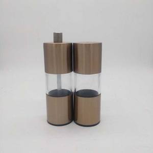 Molinillo de sal y pimienta portátil de metal con forma cilíndrica y tapa metálica para viajes y uso en la cocina Número de pieza Mg730 38 - Product Image 1