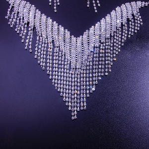 Ensemble collier et boucles d'oreilles en cristal avec strass (2 pièces) Ensemble de bijoux à franges pour mariage de mariée - Product Image 6