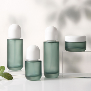 En stock, ensemble de bouteilles et bocaux en verre vide vert foncé pour soin de la peau pour l'emballage cosmétique <span class=keywords><strong>Essece</strong></span> Lotion en spray avec logo imprimable - Product Image 5