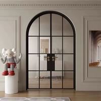 Porte intérieure à double battant en verre avec design arqué et cadre en alliage de titane