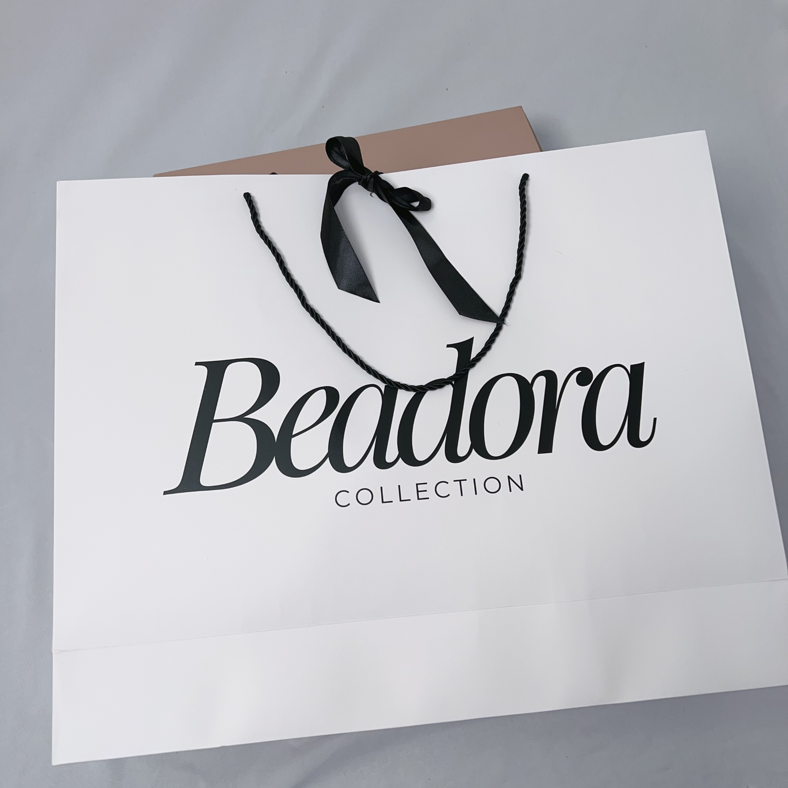 Customized Paper Bag Clothing Shopping Gift Paper Bag Hot Sale Eco-friendly Packaging Printed Paper Bag With Handle