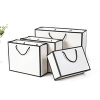 Sacs à provisions en carton recyclables écologiques blancs de luxe estampage à chaud conception de logo personnalisé pour vêtements chaussures en papier d'art