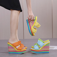 Sandales compensées tressées pour femmes ODM OEM, en microfibre, à bout ouvert, à enfiler, style espadrille, talon plateforme, légères, pour l'été