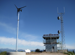Sistema de Energía Solar Fuera de la Red con Aerogenerador de 2KW, Batería de Iones de Litio para Aplicaciones Industriales, Controlador MPPT - Product Image 4