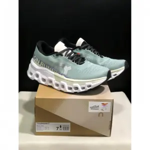 Chaussures de sport unisexes légères Cloud Monster 2, respirantes, à lacets, pour la course à pied, en cuir verni et mesh, pour femmes, design tendance. - Product Image 4