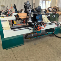 Tour à bois CNC automatique pour la production à haut rendement de pieds de meubles et de colonnes d'escalier