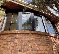Marco de aleación de aluminio Aislamiento térmico Columpio Estilo abierto Ventana tipo abatible con pantalla de acero inoxidable
