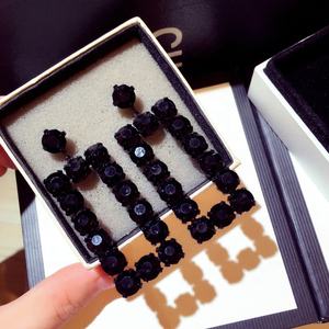 <span class=keywords><strong>Orecchini</strong></span> pendenti di nuova moda da donna <span class=keywords><strong>orecchini</strong></span> lunghi da donna esagerati di colore bianco nero <span class=keywords><strong>orecchini</strong></span> <span class=keywords><strong>rettangolari</strong></span> femminili - Product Image 5