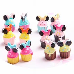 Vente en gros de cupcakes miniatures <span class=keywords><strong>Mickey</strong></span> Mouse en résine de dessin animé mignon Accessoires en résine pour <span class=keywords><strong>maison</strong></span> de poupée Décoration d'aliments et de jouets - Product Image 1