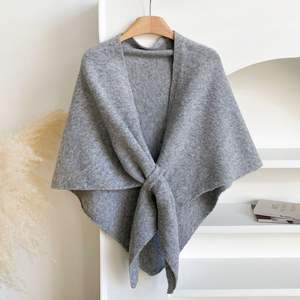 Ultima 2025 di Whosale maglione comodo scialle in maglia tinta unita morbido Pashmina uomo a triangolo <span class=keywords><strong>Poncho</strong></span> - Product Image 1