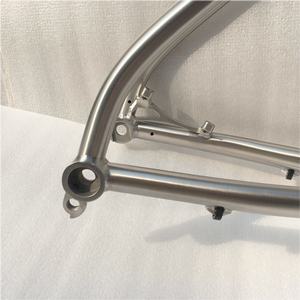 <span class=keywords><strong>Bicicleta</strong></span> <span class=keywords><strong>de</strong></span> Montaña Waltly con Cuadro <span class=keywords><strong>de</strong></span> <span class=keywords><strong>Titanio</strong></span> <span class=keywords><strong>de</strong></span> Última Generación, Rodado 29, Talla 17 Pulgadas para Carreras, Neumáticos <span class=keywords><strong>de</strong></span> 2.5 Pulgadas <span class=keywords><strong>de</strong></span> Ancho - Product Image 4