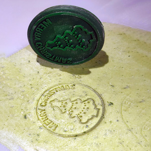 Emporte-pièces <span class=keywords><strong>de</strong></span> Noël en silicone avec manche en bois – Motifs Élan, Père Noël, <span class=keywords><strong>Sapin</strong></span> <span class=keywords><strong>de</strong></span> Noël – Emporte-pièces gaufrés pour biscuits – FABRIQUÉ - Product Image 5