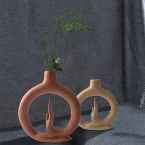 Redeco Customized Morden Luxury Luxury Vase Irregularity Decorative Ceramic Abstract Flower Vases For Home Decor