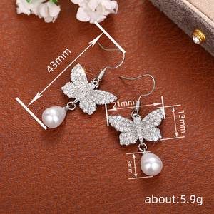 Orecchini a Gancio con Perle Simulate a Forma di Farfalla per Donne, Eleganti Gioielli da Sposa - Product Image 4