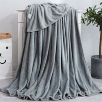 2022 100% Polyester polaire jeter couverture bonne qualité flanelle hiver lit couvertures solide Simple tissé Techniques en gros