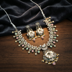 Nouveauté Parure de bijoux en argent oxydé de qualité supérieure Boucles d'oreilles, colliers et bracelets élégants pour les mariages et les fêtes - Product Image 4