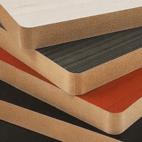 Panneau de surface en PVC PET haute brillance, résistant à l'humidité, en MDF moderne avec placage bois FR pour portes d'armoires, meubles et hôtels
