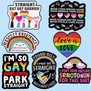 L'amore arcobaleno è amore spilla con cuore creativo sono così Gay, quindi non posso nemmeno parcheggiare la spilla smaltata con orgoglio dritto - Product Image 1