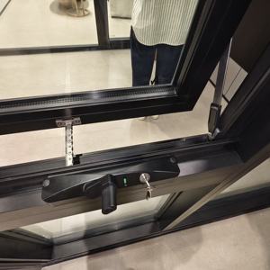 Auvent moderne <span class=keywords><strong>Enrouleur</strong></span> <span class=keywords><strong>de</strong></span> chaîne pour fenêtres Autre fenêtre extérieure Fenêtres en aluminium à manivelle pour l'extérieur - Product Image 2