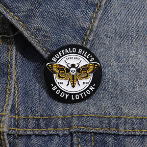 En gros, Broche en émail métallique souvenir, série TV <span class=keywords><strong>Le</strong></span> <span class=keywords><strong>Silence</strong></span> des Agneaux, motif chenille grimaçante d'horreur, pour sacs à dos et vêtements - Product Image 3