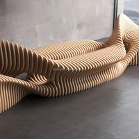 Banc de luxe en bois massif avec section ventilée pour usage extérieur : parcs, gymnases, centres commerciaux, bars, entrées, supermarchés, patios et applications extérieures