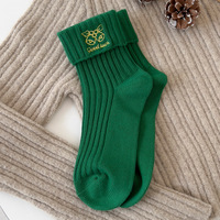 Vente en gros en stock Chaussettes de Noël pour femmes avec broderie wapiti fantaisie tendance Cadeaux de Noël confortables Chaussettes de Noël en coton pour les vacances