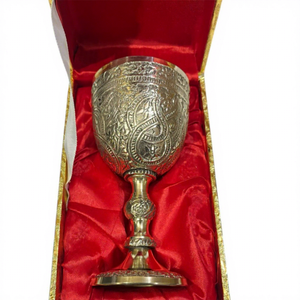 Copa de Lujo Grabada en Latón Antiguo con Diseño Floral Paisley, Acabado Vintage, Apta para Lavavajillas, Vajilla Decorativa para Bar - Product Image 1