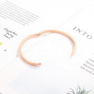 써지컬 스틸 맞춤 로고 팔찌 - Product Image 4