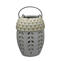 Lanterne décorative en céramique dorée électrolytique, motif éichel, avec découpe géométrique et feuilles, support creux et poignée en bois