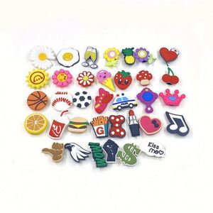 Venta al por mayor 2024: 1000 dijes de PVC con forma de sapato de caca y rana de dibujos animados, decoraciones personalizadas, regalos novedosos, accesorios y piezas. - Product Image 3