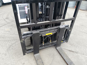 Chariot élévateur à fourche 3 tonnes 2 tonnes 3 tonnes Chariot élévateur à fourche diesel 4 roues Chariot élévateur à fourche électrique de 3 tonnes - Product Image 3