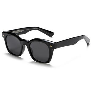 Lunettes de soleil Greyjack pour femme, monture noire TR90, UV400, polarisées, style carré large - Product Image 5