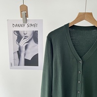 Stok Tersedia, Ukuran Standar, Kardigan Rajut Hijau V-Neck Wanita, Jahitan Rapi, Atasan yang Dapat Dipadukan untuk Musim Gugur 16a-3512