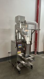 Machine d'emballage alimentaire robuste, remplisseuse <span class=keywords><strong>de</strong></span> sacs, scelleuse, coupeuse, étiqueteuse pour granulés, feuilles <span class=keywords><strong>de</strong></span> thé, bonbons, chips - Product Image 3