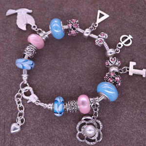 Braccialetti con Ciondoli a Lettere Greche, <span class=keywords><strong>Perle</strong></span> e Fiori, per Confraternite Gamma Phi Delta - Product Image 1