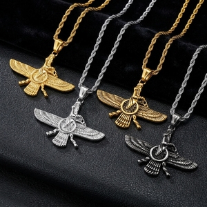 Collar Faravahar con Colgante Chapado en Oro, Diseño de Alas, Joyería Cultural Unisex para Uso Diario - Product Image 1