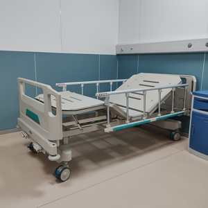Cama Hospitalar com Painel de Aço e Freios Independentes de Quatro Pés, Mobiliário para Cuidados Domiciliares, Controle Central de Seis Marchas com Guarda-Corpos e Freios Laterais CE - Product Image 2
