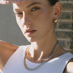Collier bicolore en or 18 carats et acier inoxydable pour femme, design géométrique, chaîne ovale, bijou à porter au quotidien - Product Image 3