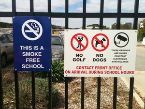 Letreros de Poliestireno Resistentes y Flexibles para Uso en Interiores y Exteriores, Tablero Publicitario Rígido, Letreros para Eventos y Promociones - Product Image 6