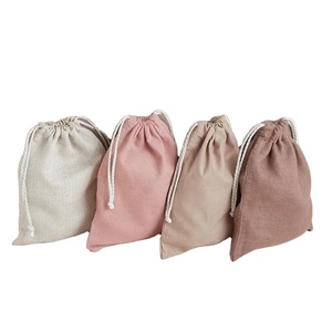 Petite pochette cadeau en coton mousseline écologique, sac à cordon en toile personnalisé - Product Image 4