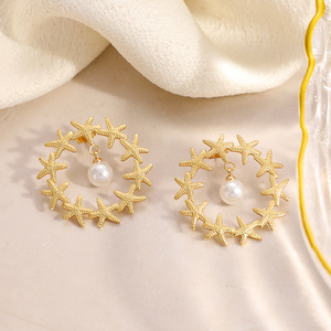 Boucles d'oreilles pendantes étoile de mer en acier inoxydable plaqué or 18 carats avec perle, pour usage quotidien - Product Image 2