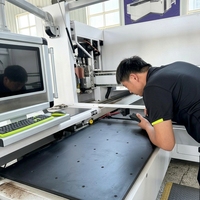 Machine de perçage CNC six faces pour le travail du bois OEM, peu encombrante et gain de place pour percer les panneaux de meubles
