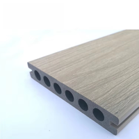 Depuis 2007, terrasse en composite bois-plastique ultra-résistant de 140*22 mm pour piscine extérieure