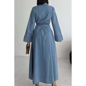 Robe chemise en jean élégante à col rabattu, délavage moyen, respirante, à nouer, coupe trapèze, longueur midi pour femme - Product Image 5
